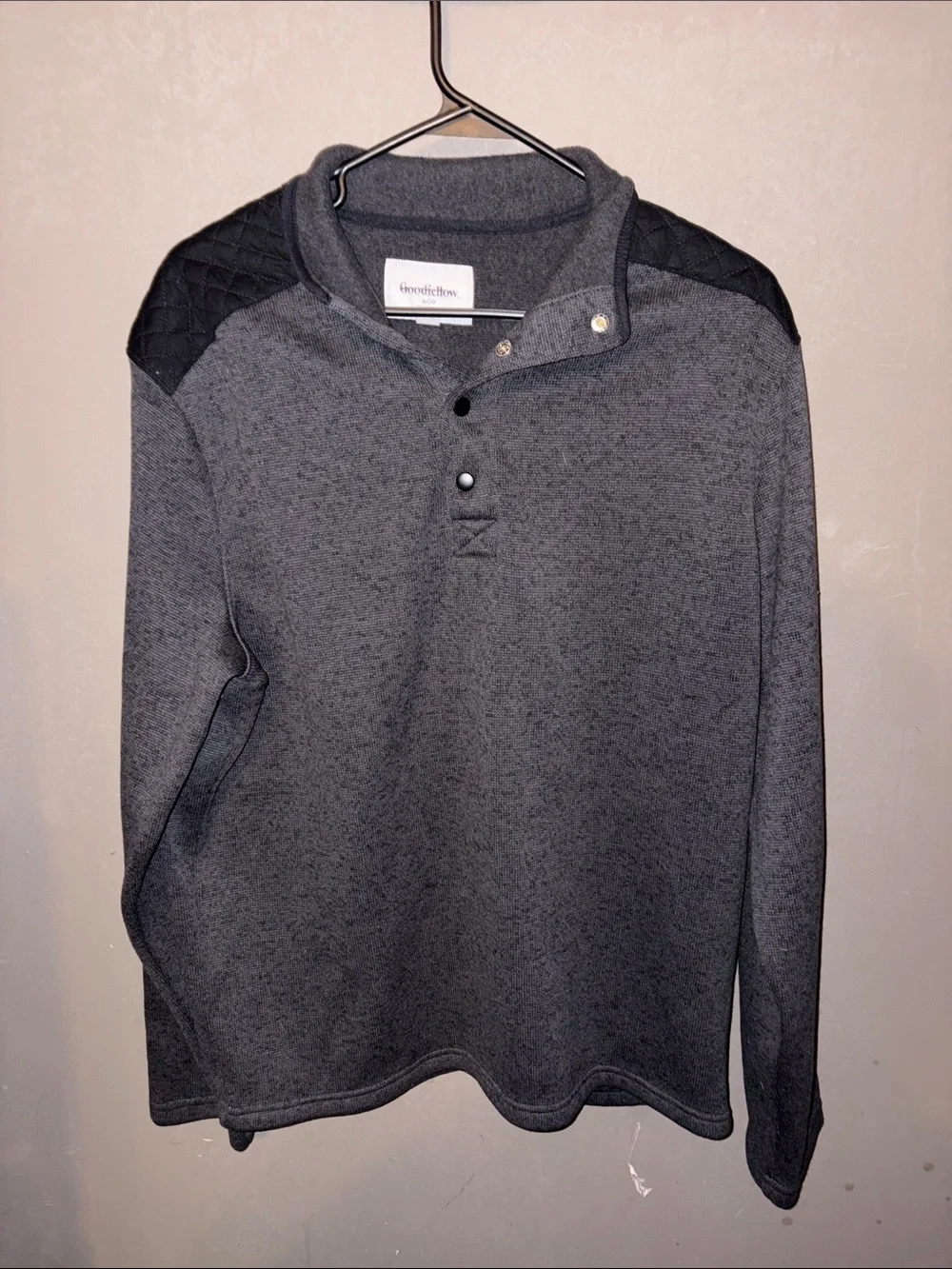 Goodfellow & Co Black and White Logo Tag